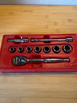 Snap on ratchet with sockets and extension