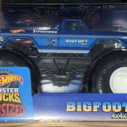 Hot Wheels Monster Trucks Oversized Bigfoot Vehicle in 1:24 Scale