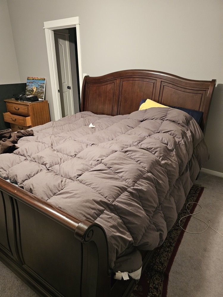 California King Sleigh Bed With Matching Dresser
