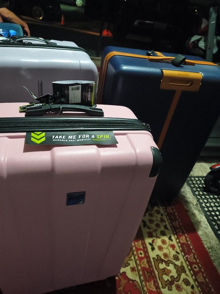BRAND NEW LUGGAGE Book Your vacation Today