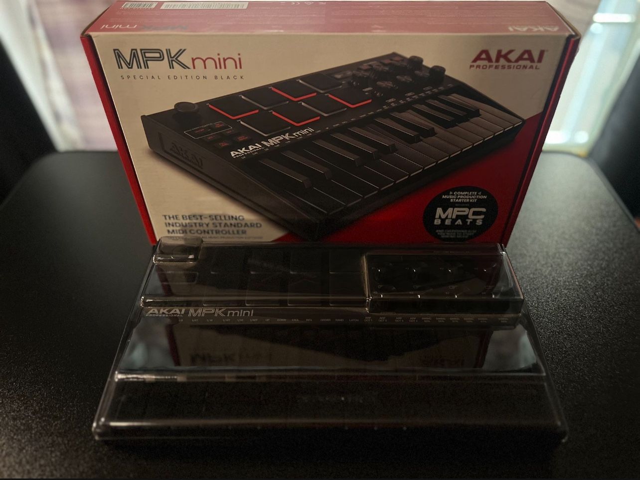 AKAI PRO MPK MINI MK3, BLACK W/ DECKSAVER HARD COVER