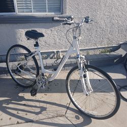 Women's 700c Specialized Crossroads Elite Hybrid Bike 