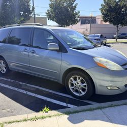 2006 Toyota Sienna XLE Premium Van - Clean Title 