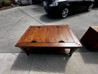Vintage Wooden Coffee Table With Hidden Game Board Storage.