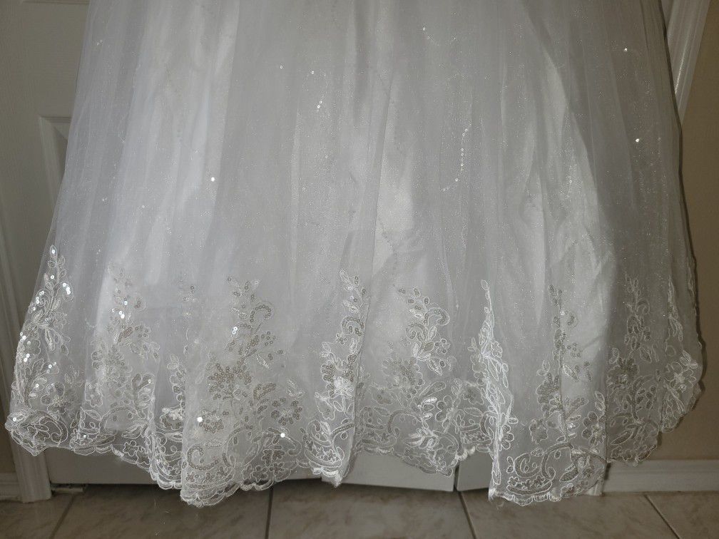 NEW Savoy's Gorgeous Wedding Dress Size 6 NEVER WORN