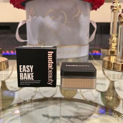 HUDA BEAUTY Easy Bake Blurring Loose Baking & Setting Powder💕