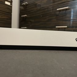 Xbox One S 1tb Storage And 2 Controllers