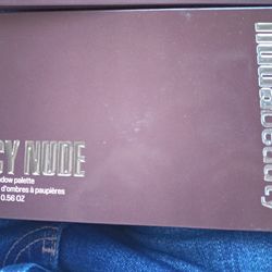 Huda eyeshadow palette