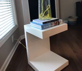 C-side table on wheels with drawer