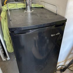 For Sale: Double Tap Kegerator with CO₂ System 