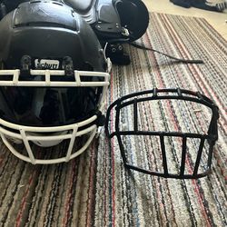 Adult small schutt f7 with dark visor and extra facemask