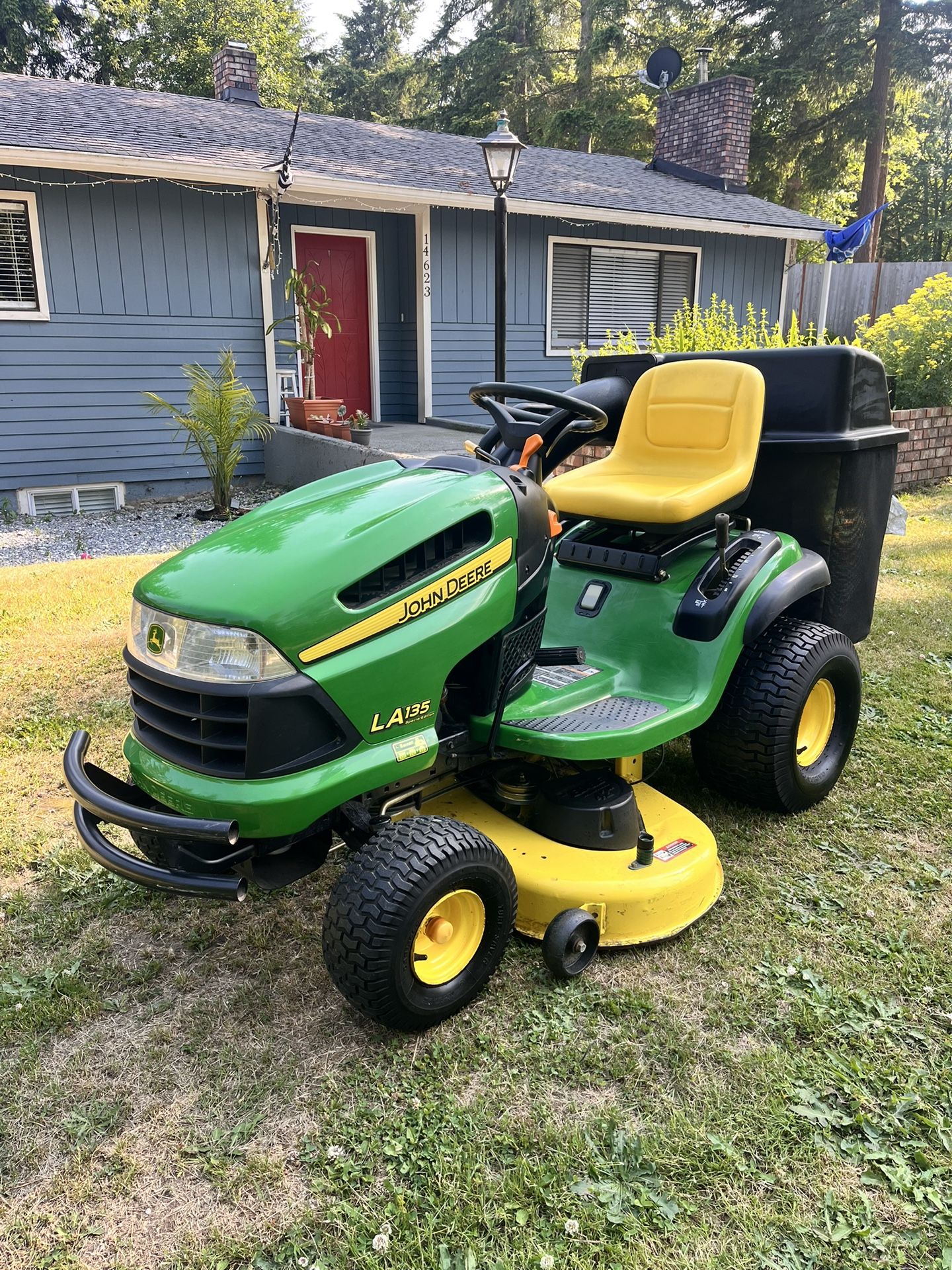 John Deere LA135 Special Edition