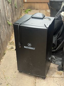 Masterbuilt  digital electric smoker