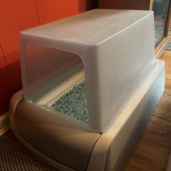 ScoopFree by PetSafe Covered Self-Cleaning Second Generation Cat Litter Box PLUS New Crystal Little Tray