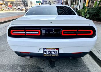 2020 dodge challenger sxt