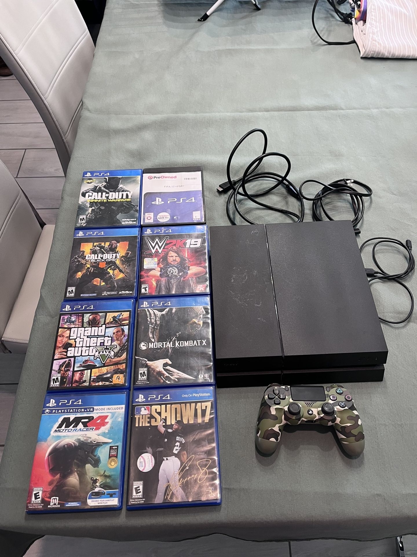 PS4 500 Gig +8 Games And One Controller.