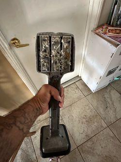 Carpet remover tool