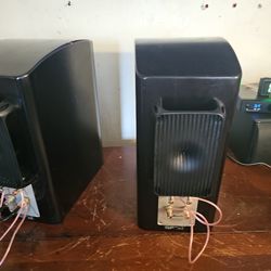 Polk Audio 3 speakers in total no covers works
