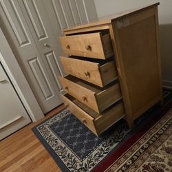 Light Wood 4-Drawer Dresser