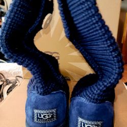 Woman Cardy Boot Size 8 UGG