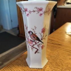 Vase  (Royal China)