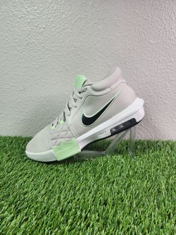 Nike LeBron Witness 8 Light bone/anthracite size 10.5 m
