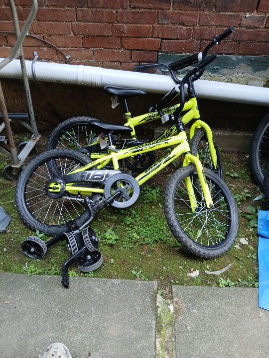 2 Bikes For Sale For One $15 For Both $30