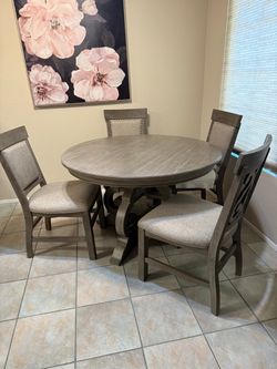 Round Dining Table Set with 4 Chairs