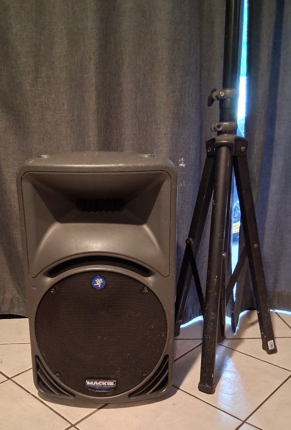 Mackie SRM 450 Dj Speakers Or A PA System