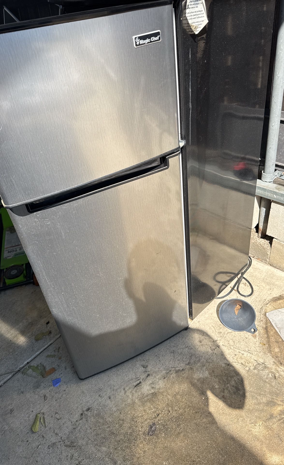 Mini Refrigerator Magic Chef
