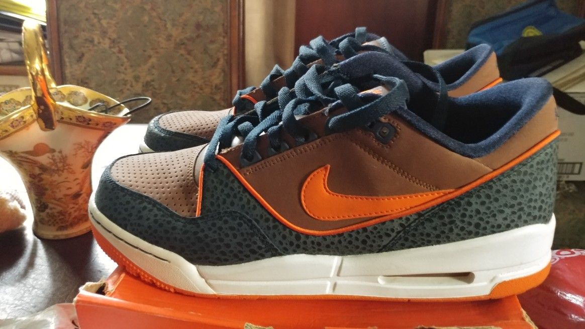 Barely worn Nike Air Assault size 9.5