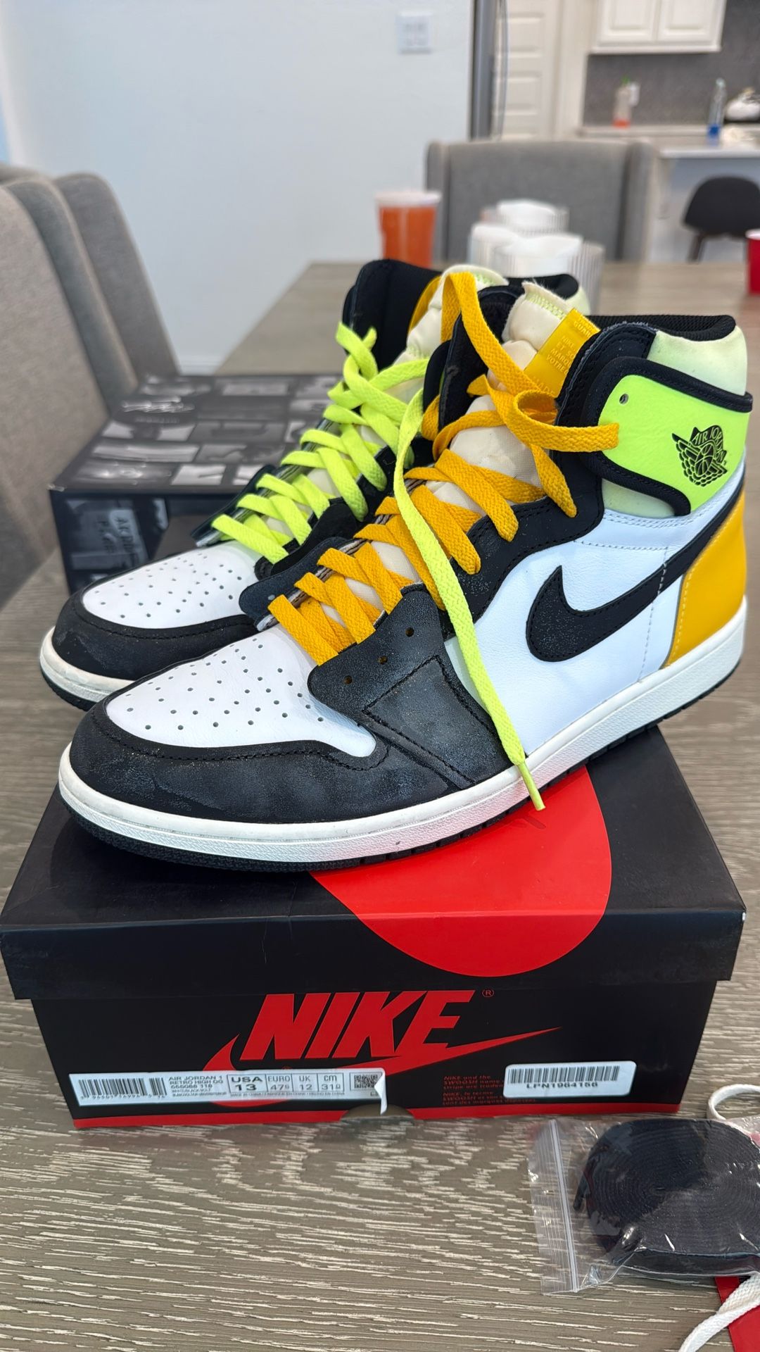 Jordan 1 VOLT size 13 Air Jordan