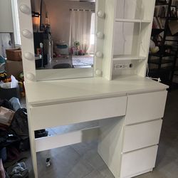 Makeup Vanity with lights