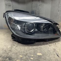 2008 2009 2010 2011 Mercedes-Benz C300 Right Passenger Side Headlight OEM