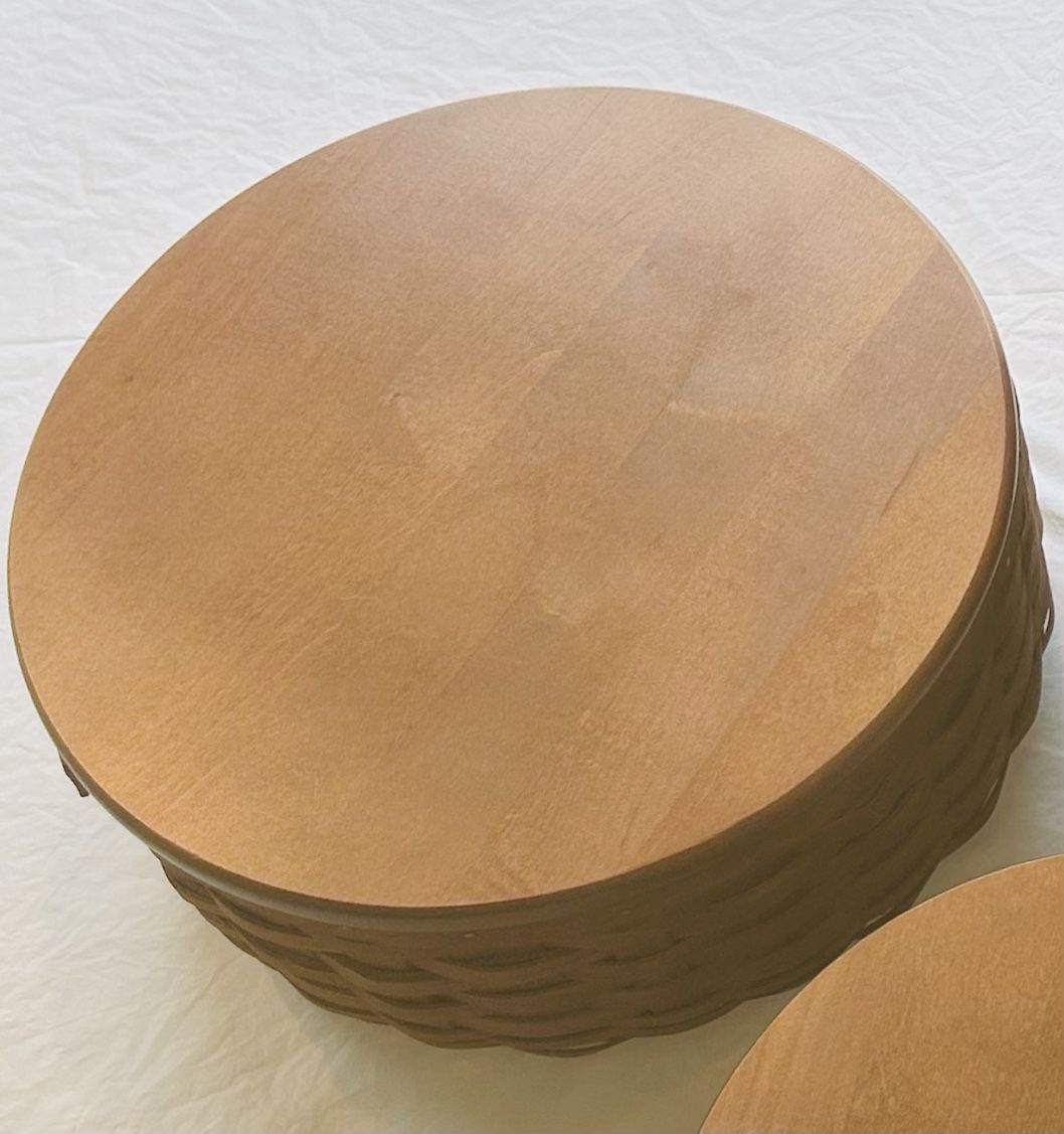 Longaberger 2007 Decorative Handmade 11” Round Keeping Basket w/ Longaberger Custom Made Wooden Lid, Plastic Basket Protector/Storage w/ Lid - VGC