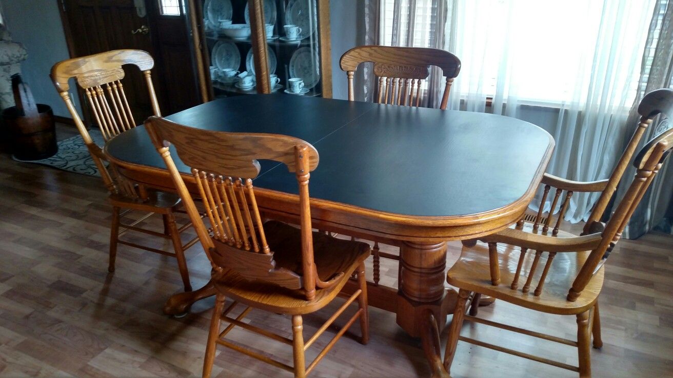 Oak dining room table and chairs for Sale in Edgewood, WA - OfferUp