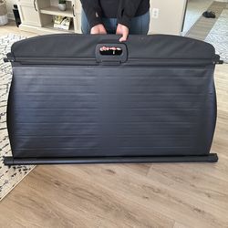 OEM retractable cargo cover for a Jeep Grand Cherokee