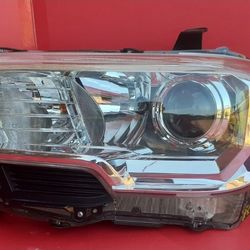 2016 2017 2018 2019 Toyota Tacoma Headlight OEM Left Driver Halogen LH Lamp OEM USED