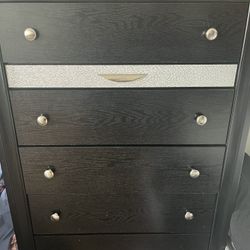 Women’s Dresser 