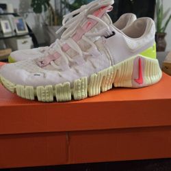 Women Nike Free Metcon 5 Size 7.5