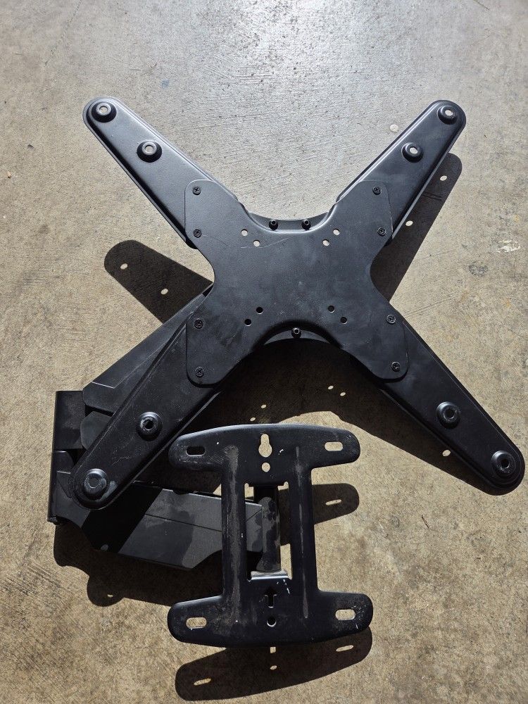 Universal Wall Mount. Full Motion.