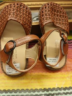Girls shoes
