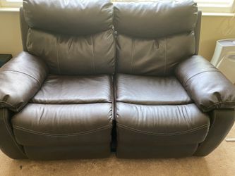 Love seat! Both end reclines!