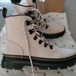 Dr. Martens Women's Combs W Fashion Boot