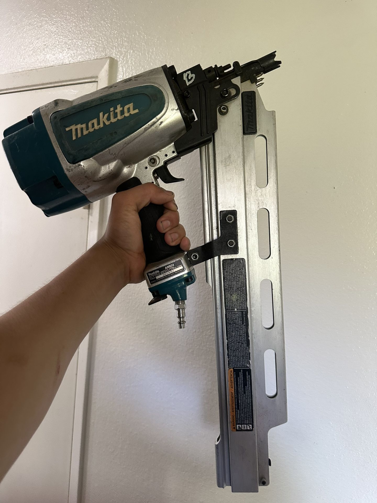 Makita nail GunAir Compressed