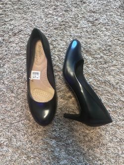 Size 8 black women’s heels