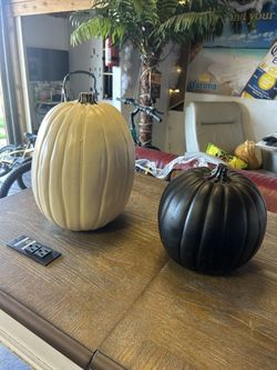 Plastic Pumpkins / Deco 
