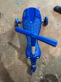 Scuttle Bug Kids Three-Wheel Scooter Blue