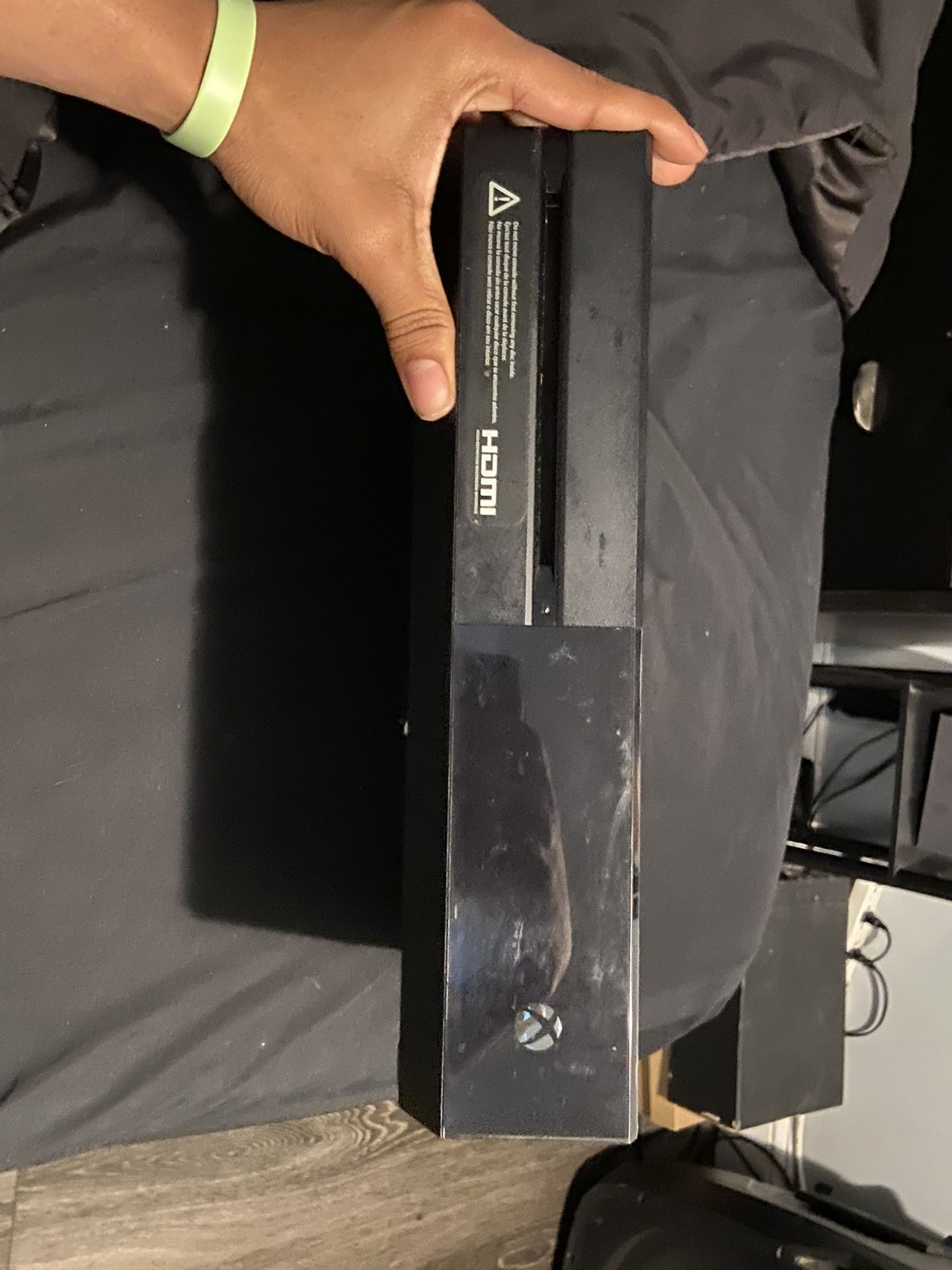 Xbox One (comes with wires/remote)