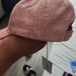 WOMENS BRAND NEW:GUESS BASEBALL HAT!